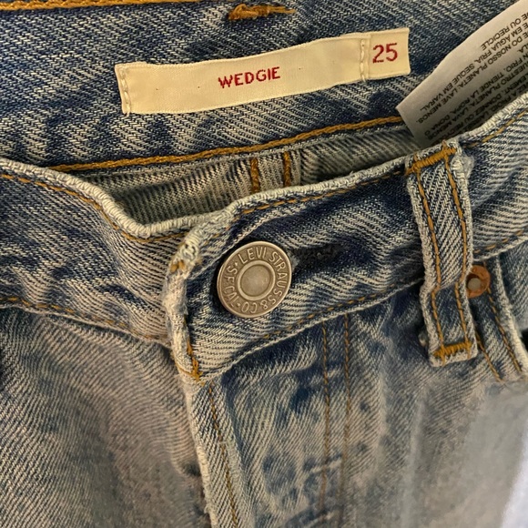LEVIS WEDGIE RIPPED SIZE 25 FIT LIKE SIZE 24 - Picture 2 of 6